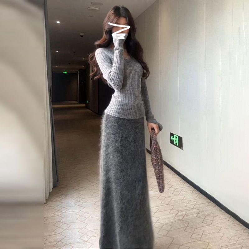 

Женский зимний вязаный комплект: платье и пальто 2025 S