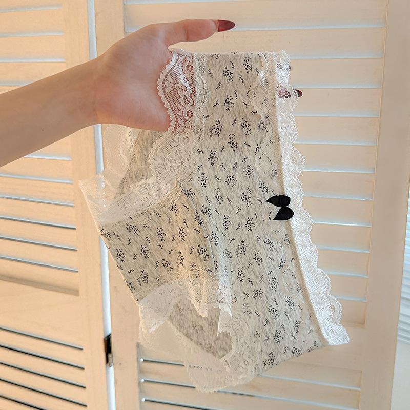 Female Spring and Autumn Small Broken Lace Edge Comfortable Breathable No Trace Extended Crotch Waist Triangle Briefs