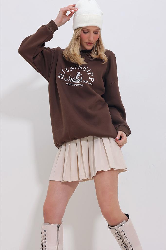 Women's Sweatshirt New Season Fashion Navy Blue Crew Neck 3 Thread Embroidered Oversize Sweatshirt