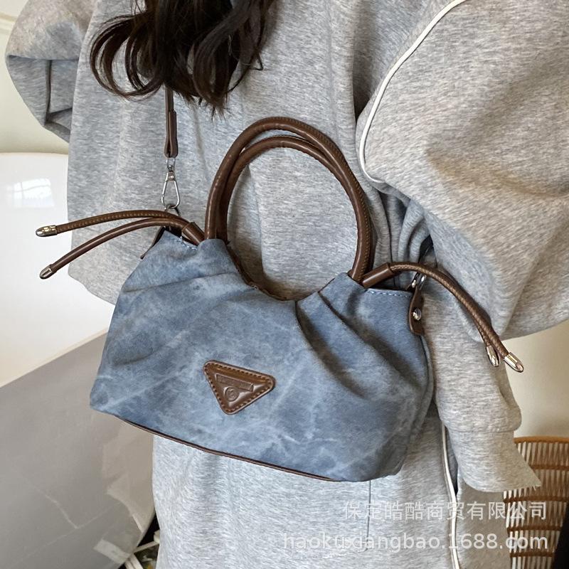 Niche Design Bag Women's 2025 New Summer Fashion Messenger Bag Korean Version Casual Portable Pleated Dumpling Bag