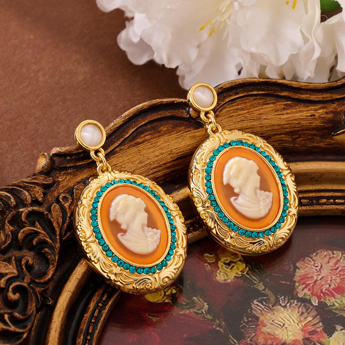 

Vintage Relief Retro Pearl Glass Pendant Necklace Antique Victorian Sweater Chain Earring Set