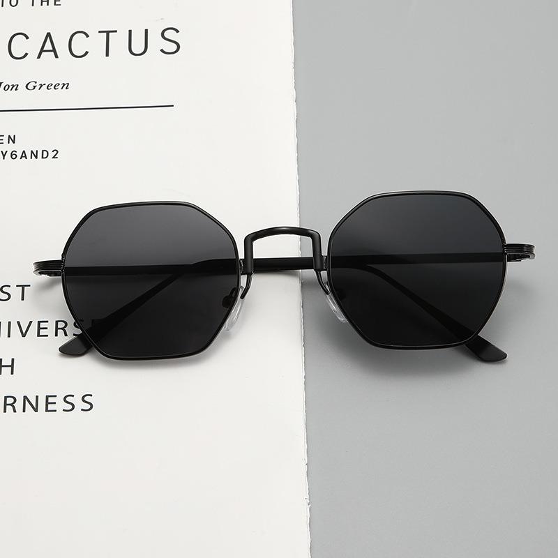 A Pair Of Vintage Polygonal Metal Sunglasses Classic Trendy Sunglasses For Shading