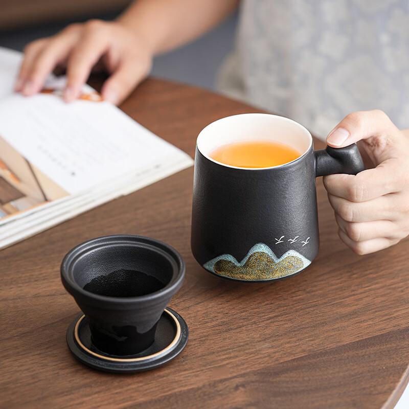 Yipan Ceramic Tea Set with Mountain Bird Mug