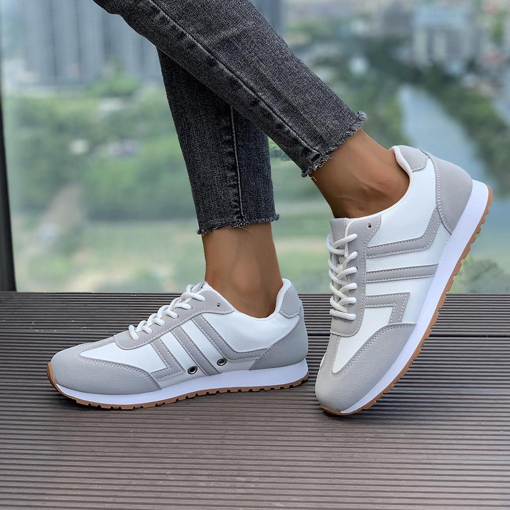 Fashion 2025 lightweight white flat shoes, leather surface casual shoes, women's moral training shoes, versatile and fashionable running