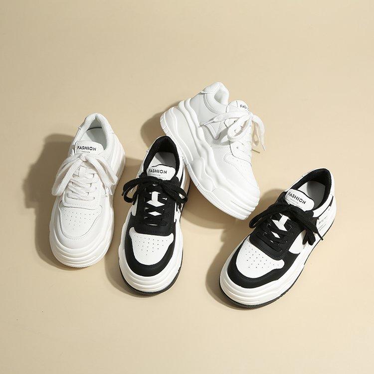 Inner height-increasing women's shoes leather 2025 spring new versatile thick-soled small man black and white muffin white shoes women's board shoes