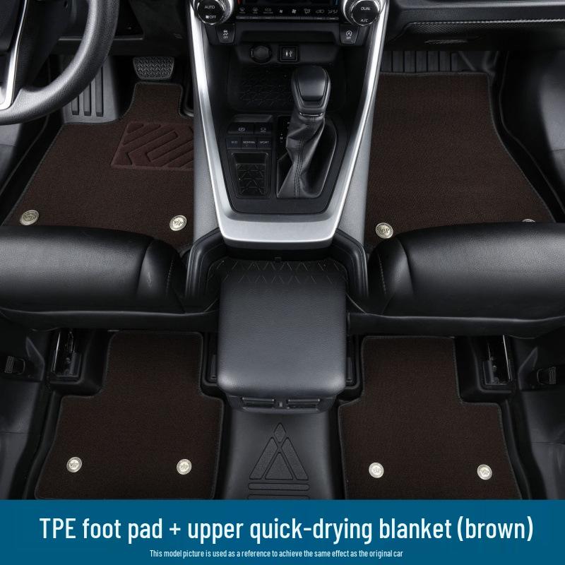 2025 Subaru Forester Easy-to-Clean, Dirt-Resistant Floor Mats
