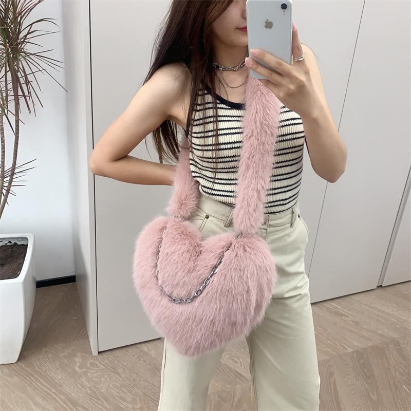 Women Winter Faux Fur Heart Shoulder Bag Soft Plush Chain Crossbody Purse Warm Fluffy Clutch Handbag