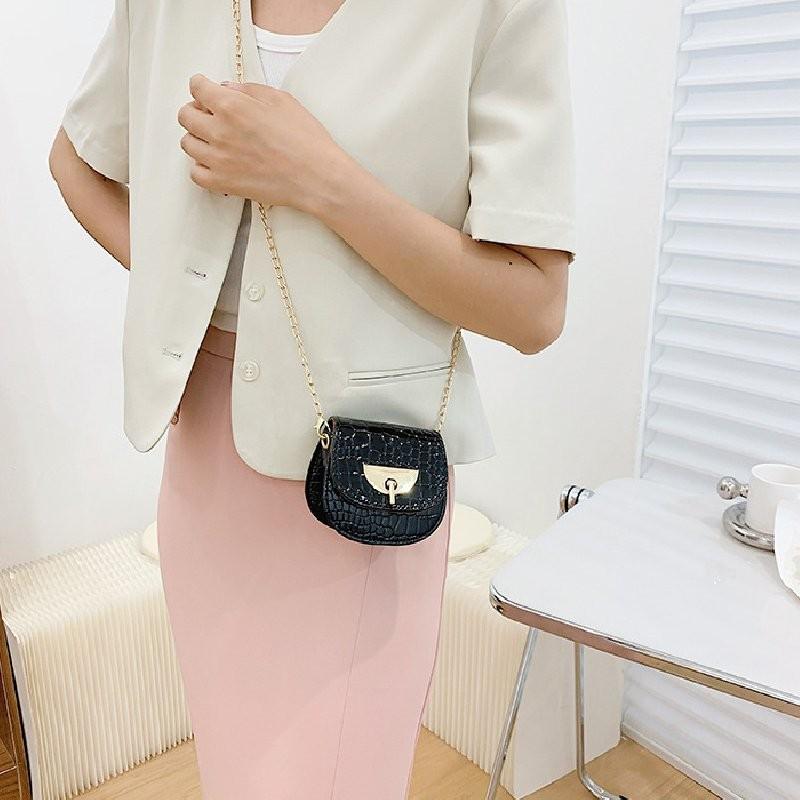 Stylish Small Korean Saddle Bag 2024 Fashion Pu Leather Candy Color Chain Bag