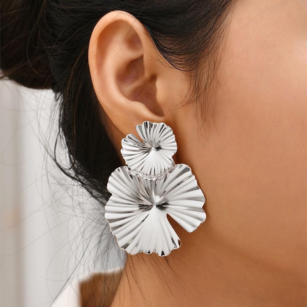 European-American Geometric Twist Circle Earrings – Stylish, Multi-layered, and Versatile