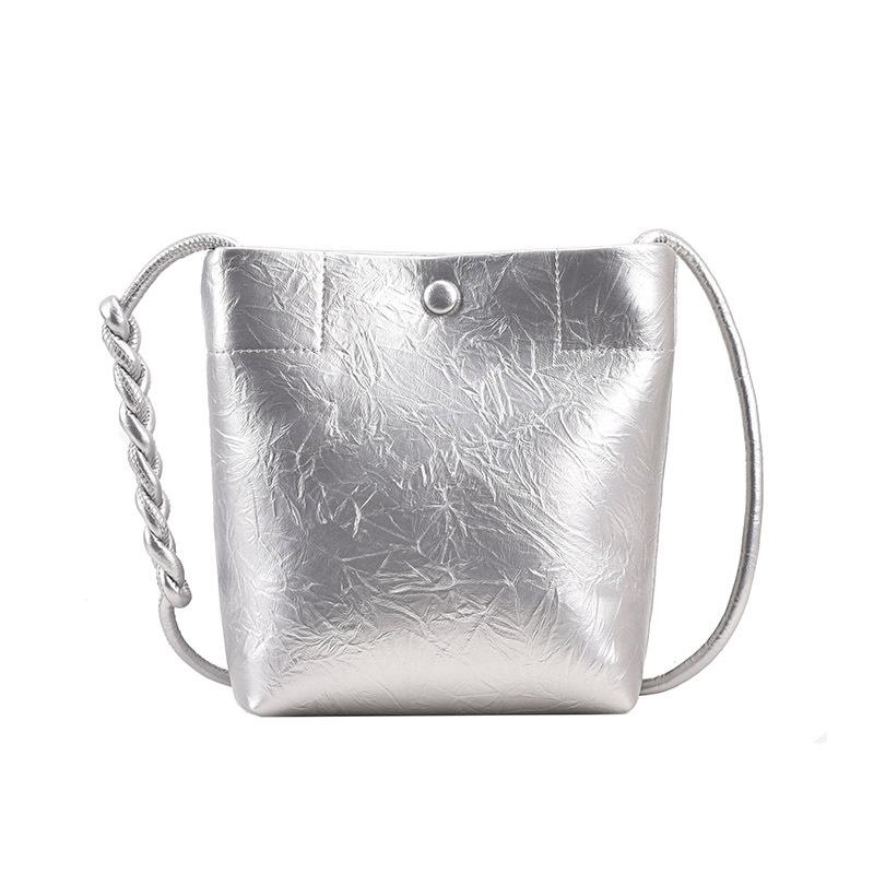 

Популярная в этом году женская сумка 2025 года, новая, высококлассная однотонная сумка через плечо, осенний взрыв, нишевая сумка-мессенджер, сумка-ведро серебряный