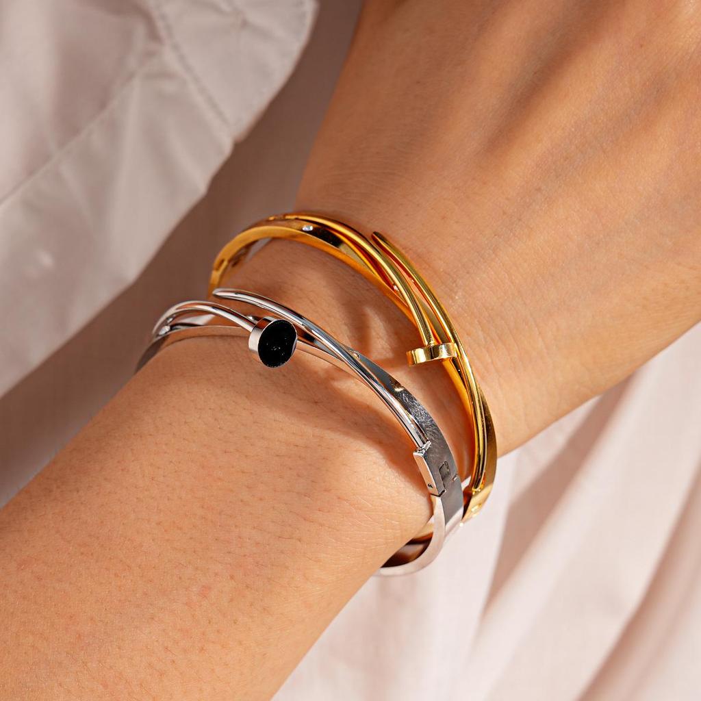 Elegant Stainless Steel Open Bangle: Simple Fashion Temperament Bracelet for Women