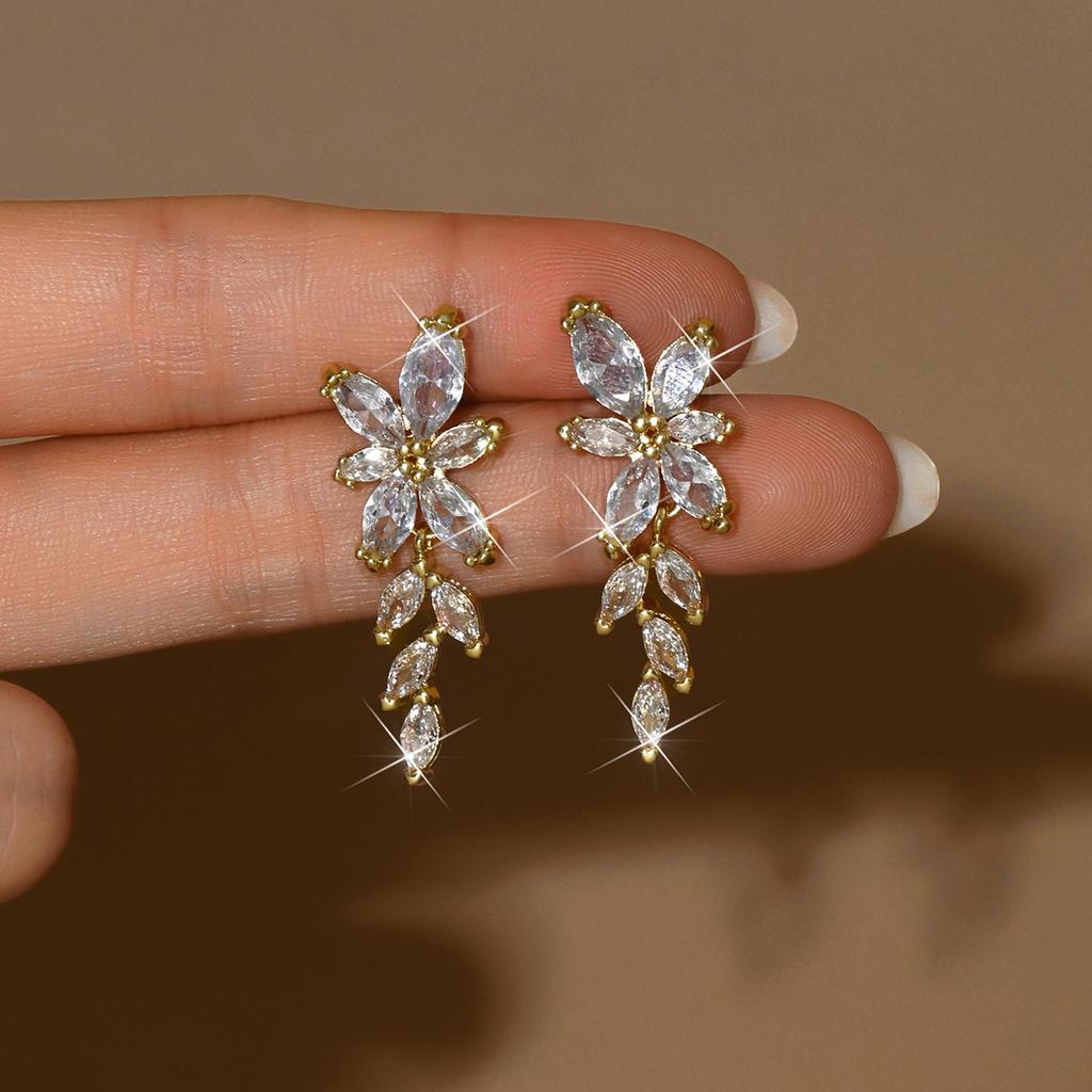 Ladies' fashionable design earrings and jewelry are suitable for dates, parties, festivals, and gifts
