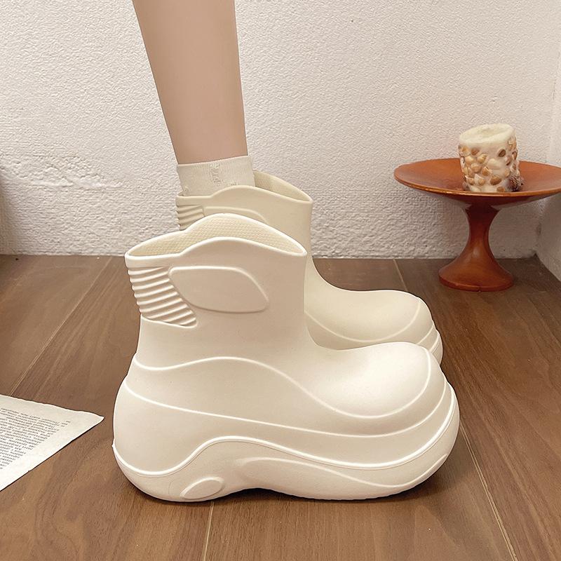 Nya godisfärgade regnskor dam sommar mode vattentäta och halkfria regnstövlar korta stövlar platå vattenskor