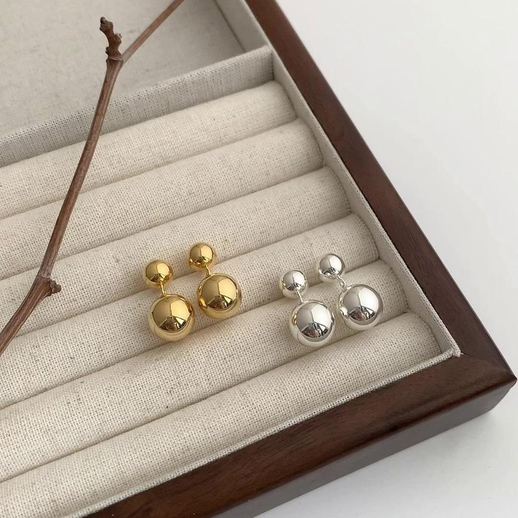 Ohrringe mit kalten Stil Metall-Doppelkugeln, Nischen-High-End-Kugelohrringe, Damen Einfache und vielseitige Design-Ohrringe
