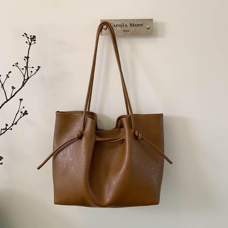 Korean version of high-value large-capacity bag women's autumn 2025 new shoulder bag commuting to work portable tote bag