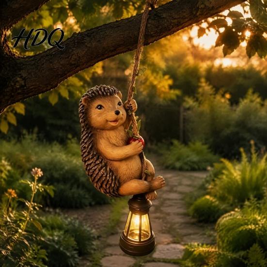 Outdoor Animal Statues Climbing Solar Light Resin Statue with Lantern Frog Garden Decor Hanging Light for Yard Tree Decoration Powered Patio
