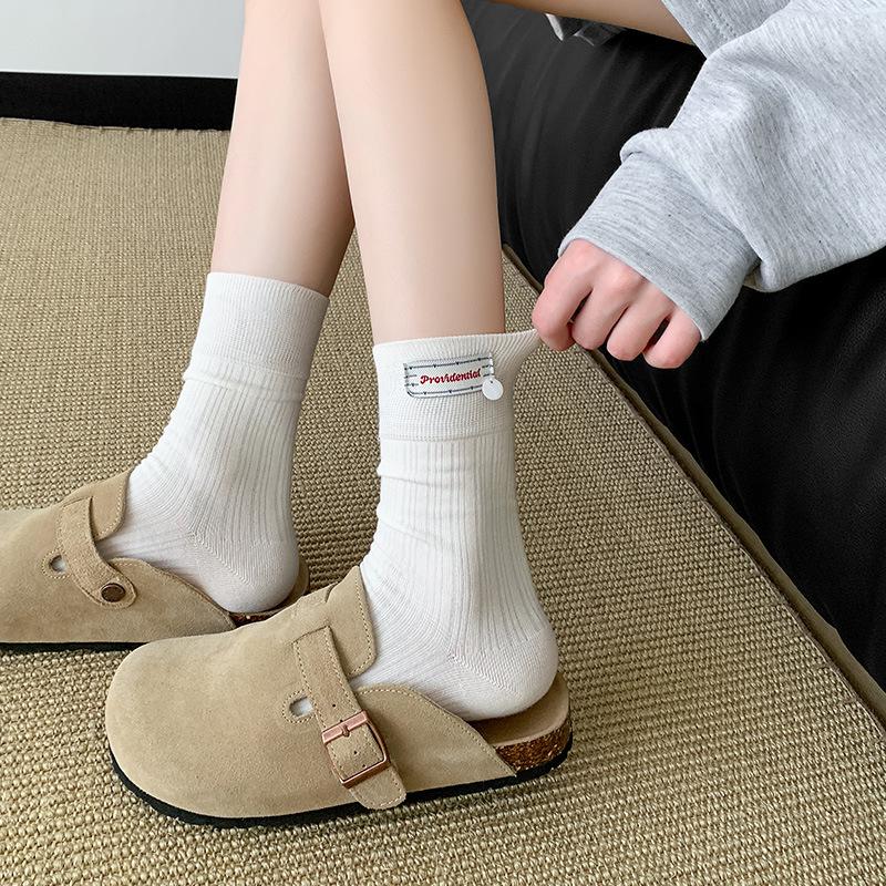 Damen Frühling und Herbst Neu Einfach Muschel Stoffetikett Preppy Stil Knochenlose Röhren Sockenstapel