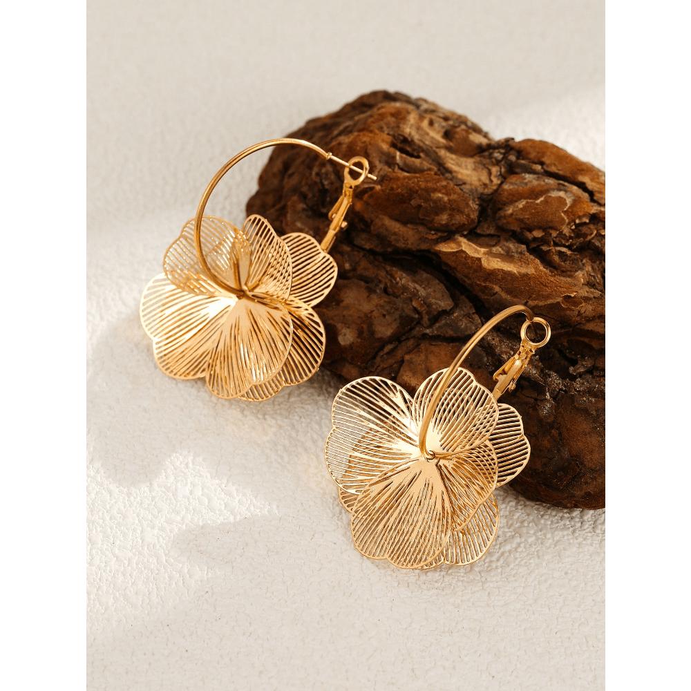 2 paia di orecchini a lobo con fiore dorato, stile elegante e chic, adatti per l'uso quotidiano da donna, appuntamenti, feste, festival, regali, abbinamento gioielli per banchetti