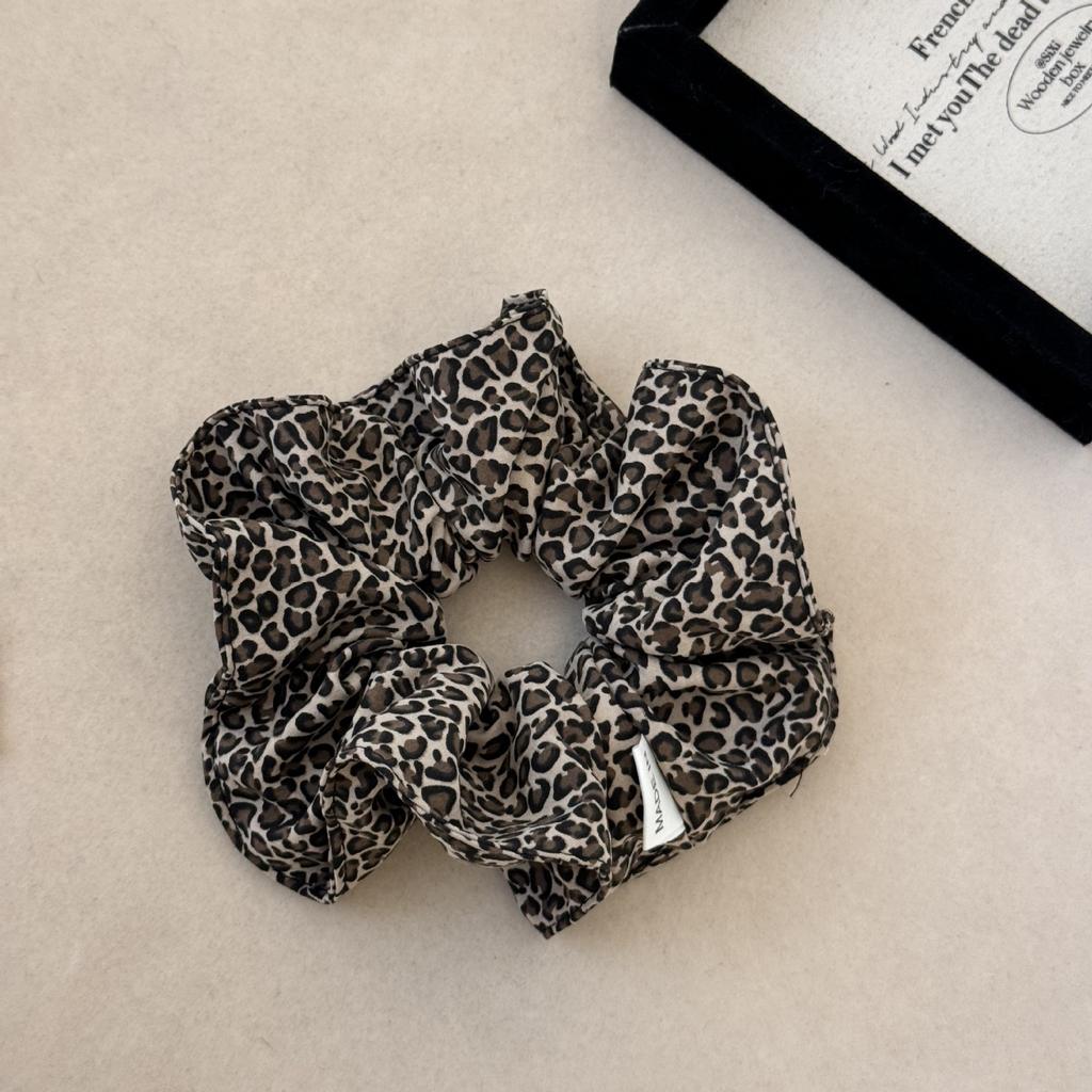 Fashionable and Retro Large Intestine Hair Band, Fabric Hair Tie, High-end, Gentle and Individual Sponge High Top Hair Band