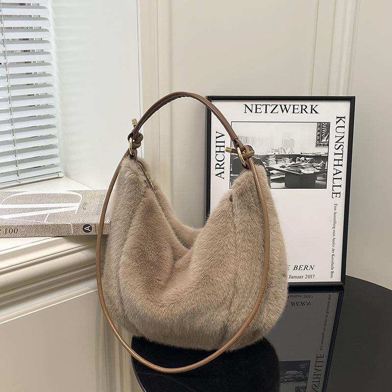 New plush bucket tote bag women's 2025 fashion foreign high-end shoulder bag niche trend casual women's bag