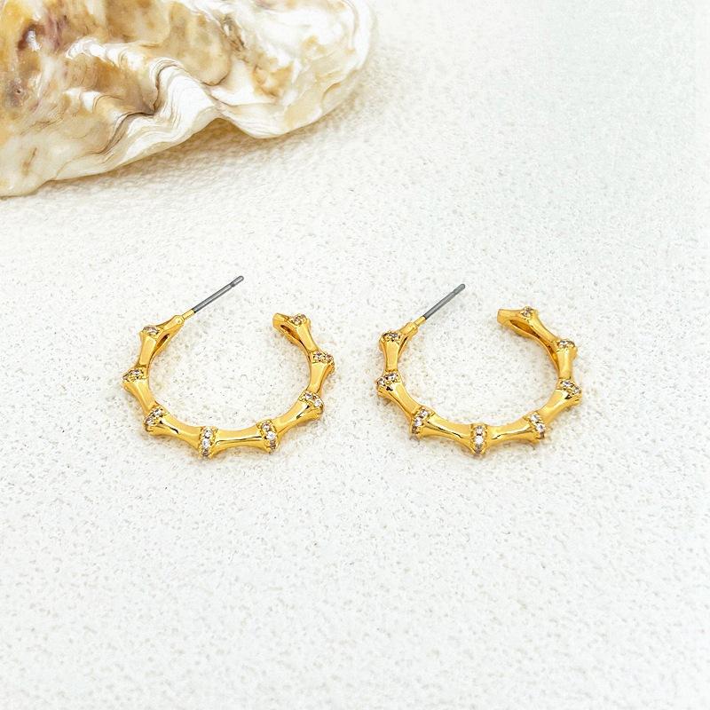 

Personality Light Luxury Temperament High-End Earrings Stud Earrings золотой