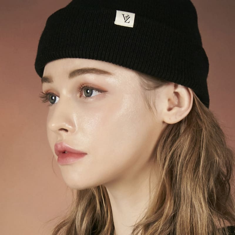 

Шапка бини VARZAR с монограммой, черная FREE