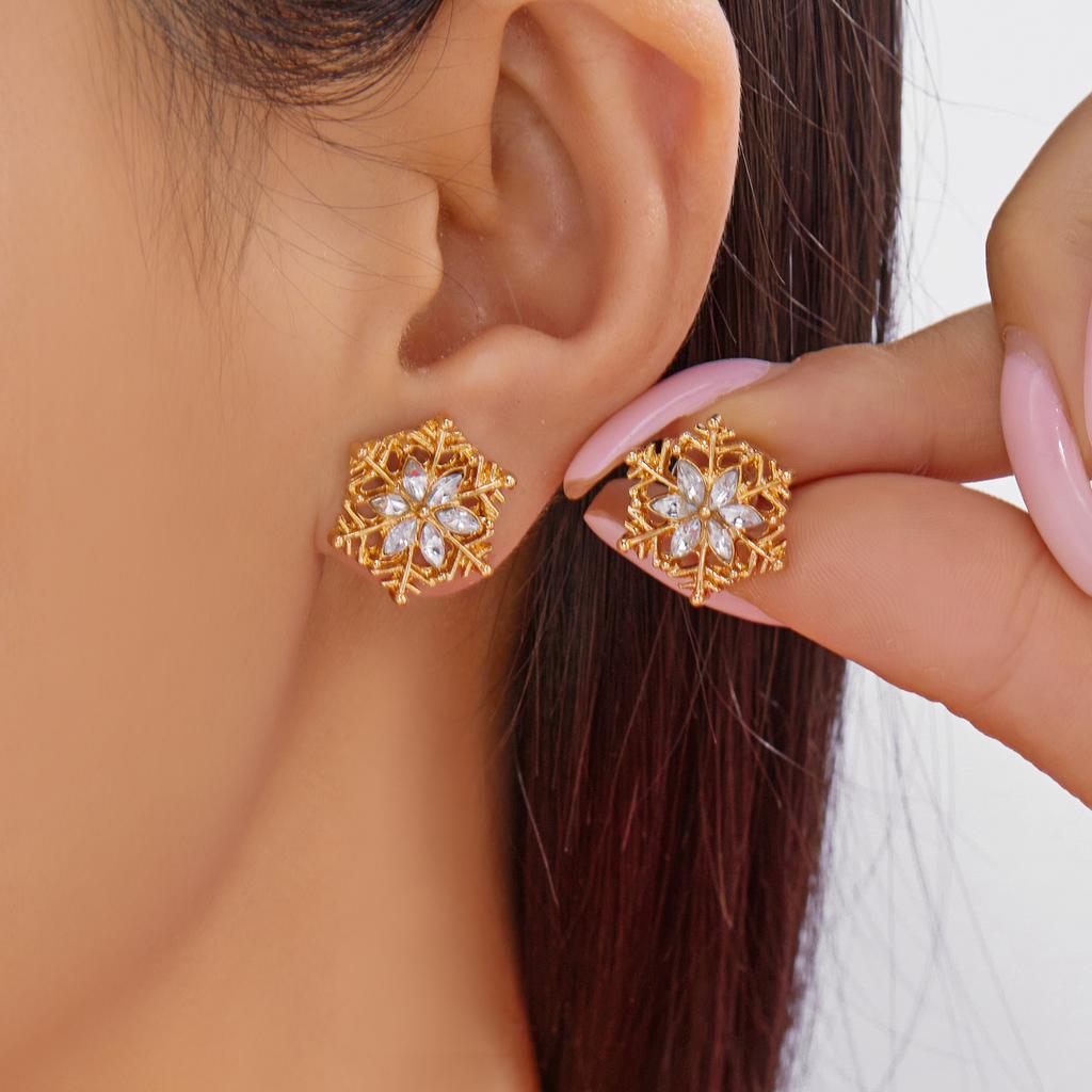 Exquisite Snowflake Elk Asymmetrical Earrings for Women Girl New Design Red Christmas Tree Star Earrings New Year Jewelry Gifts