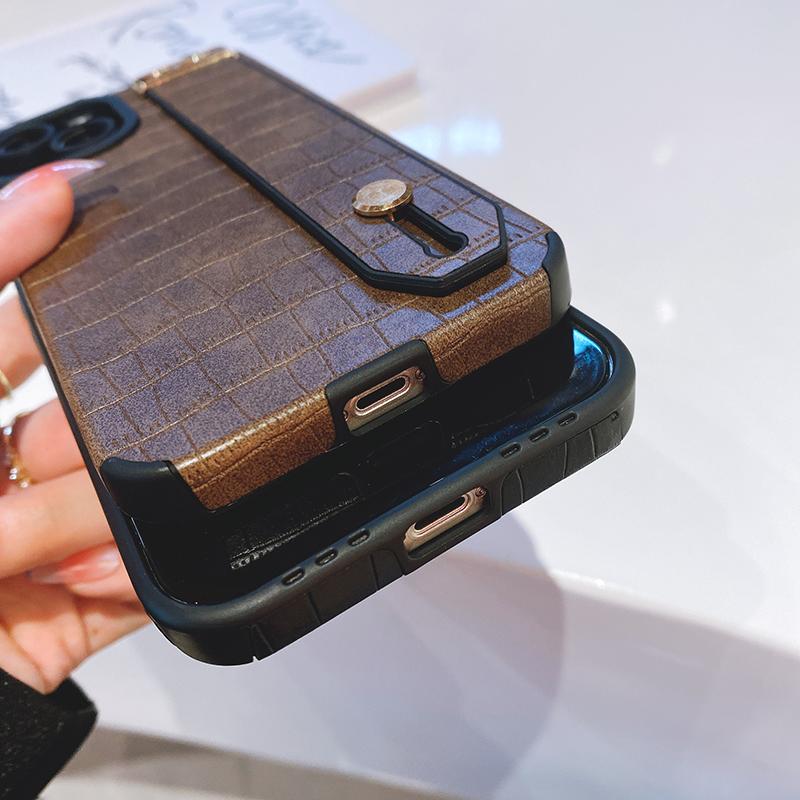 Luxury Soft TPU Crocodile Leather Wristband Holder Shockproof Phone Case For IPhone 15 Pro Max 13 12 11 14 Pro Max Bumper Cover