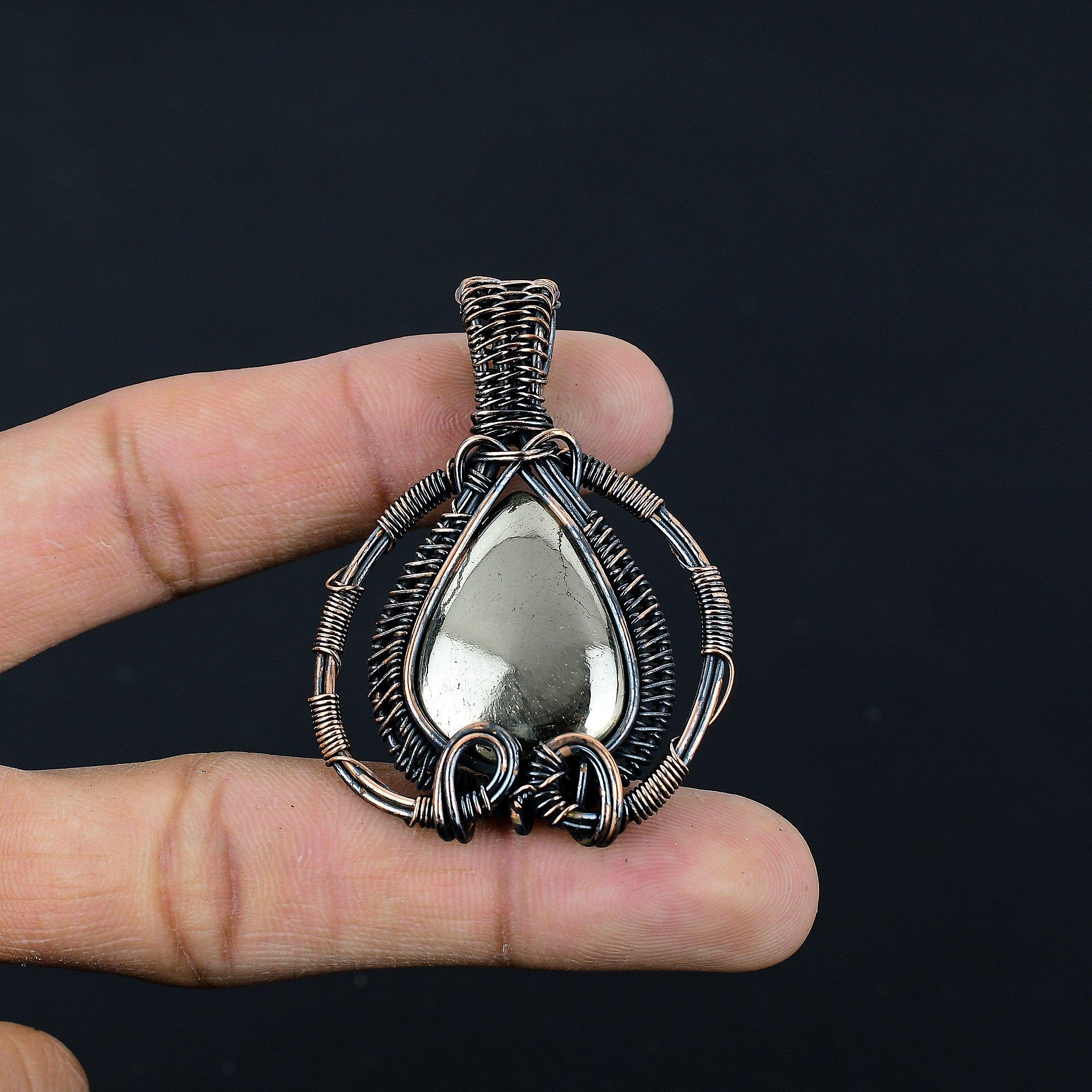 

Золотой кулон из пирита апачей, украшение, обернутое медной проволокой 999 пробы, кулон с драгоценным камнем, подарок для нее, изящное украшение ручной работы 2.55 Inches