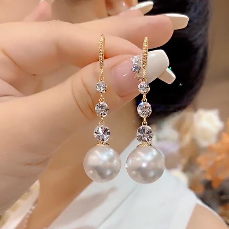 

Элегантные серьги-подвески с жемчугом: Универсальный и Стройнящий для Женщин - Тренд 2025.