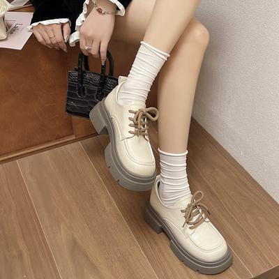 Plataforma sapatos baixos de couro femininos primavera 2024 novos sapatos únicos de amarrar que aumentam a altura sapatos jk versáteis para o dia a dia sapatos Mary Jane