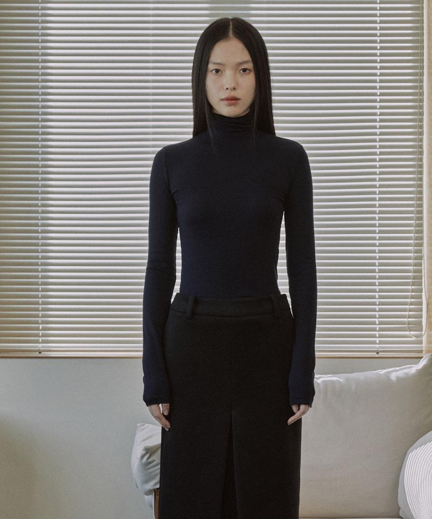MAIS Essential Ribbed Wool Turtleneck / Navy