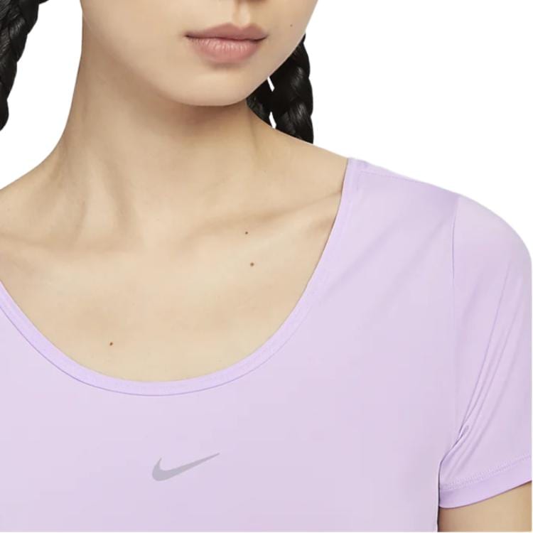 Nike Ein klassisches Damen Dri-FIT Kurzarm Cropped Twist Top 'Lilac Bloom' FN2852-512