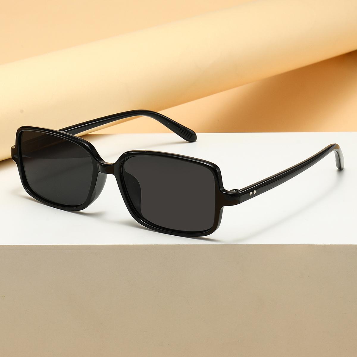 

UV400 Simplistic Long Rectangle Frame Fashion Eyeglasses with Embedded round Rivets on Arm Suitable for Daily Outfits чёрный