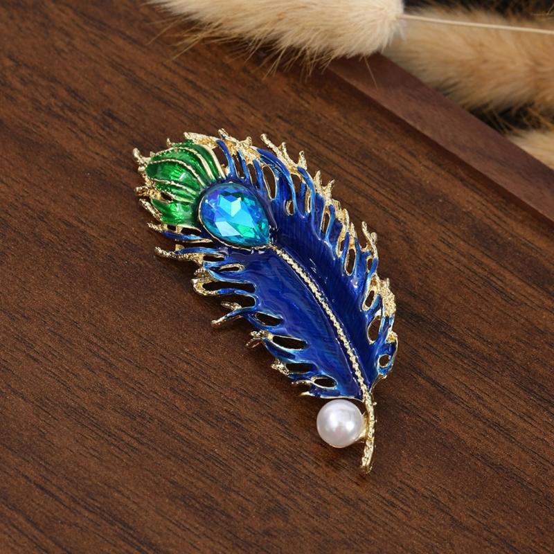 Vintage Style Peacocks Feather Brooch With Shimmering Rhinestones For Formal Event Fashion Clothing Accessories