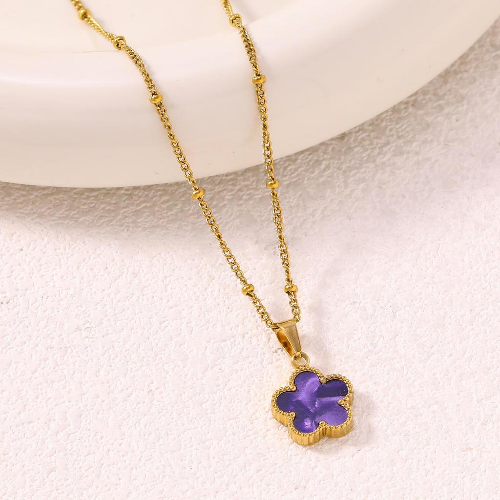 Trendiges Schmuckset mit fünfblättrigem Kleeblatt: Halskette, Ohrringe & Armband im luxuriösen Spitzendesign