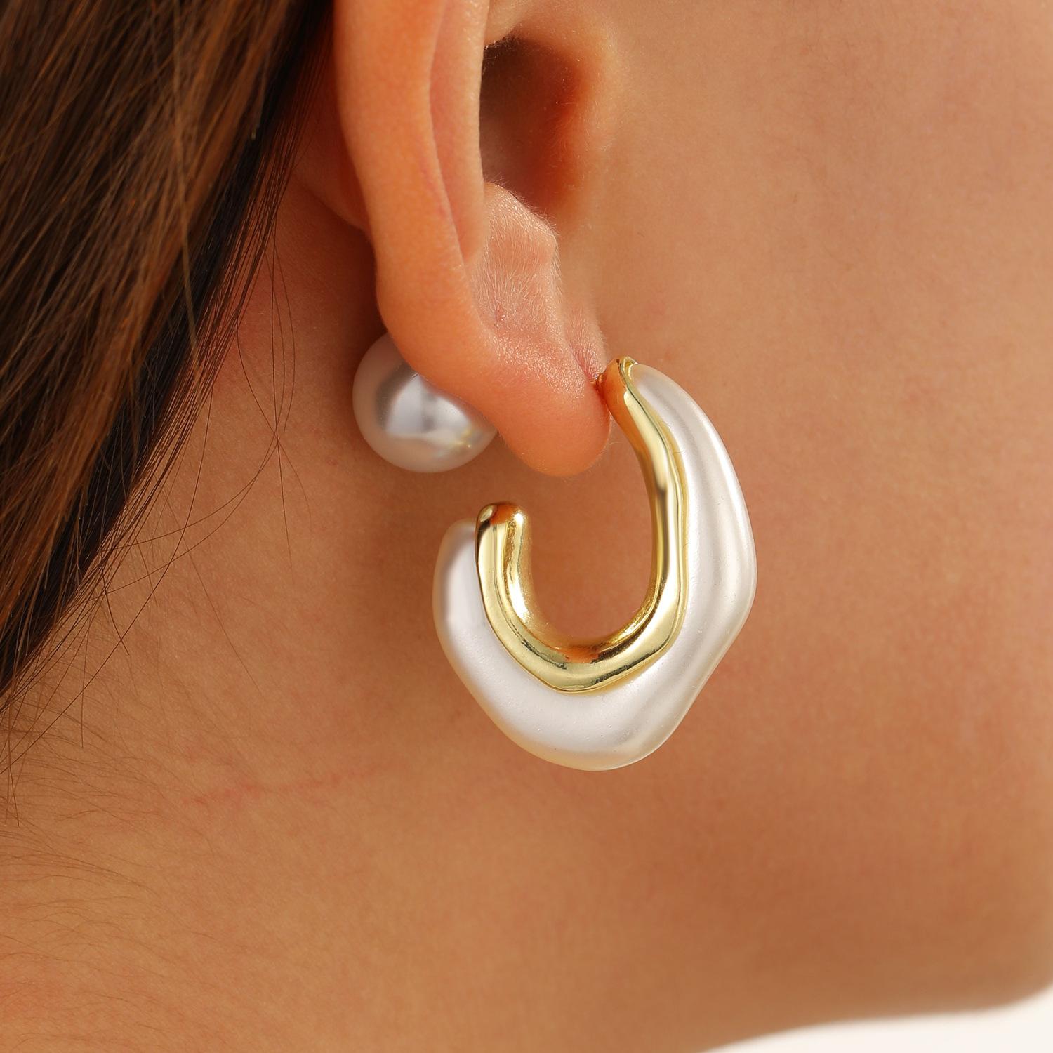 

Французский ретро-стиль, модные универсальные геометрические серьги из сплава смолы в форме буквы C для женщин 1 pair