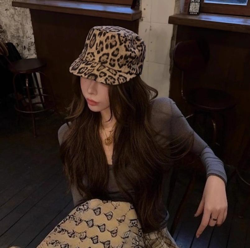 American Leopard Print Retro Forward Hat Women Autumn Winter Seasons New Face-Showing Small Versatile Equestrian Hat Beret