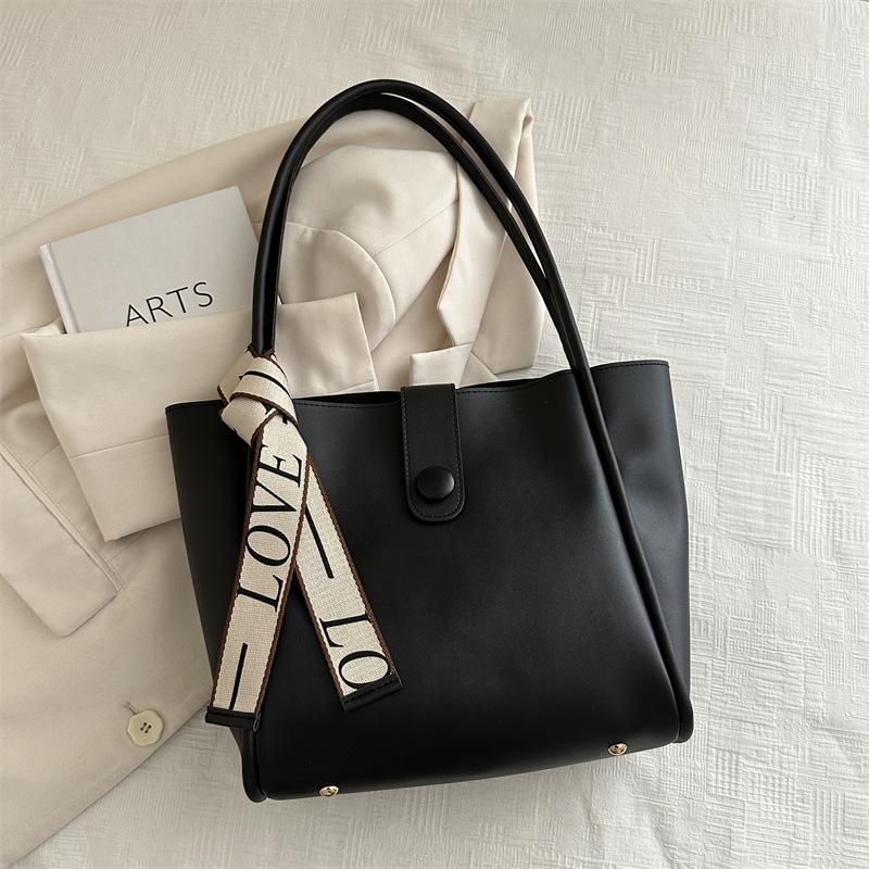 

Simple Vintage Faux Leather Water Bucket Tote Bag Large Capacity Shoulder Handbag for Women чёрный