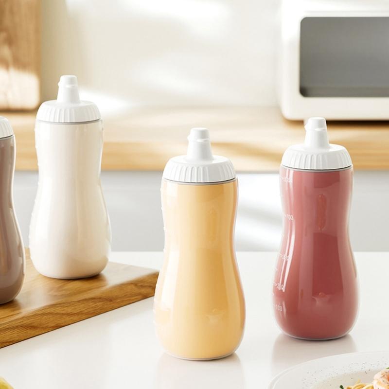 Klare Gewürz-Quetschflasche mit leicht zu kontrollierenden Ausgießern für Tomaten