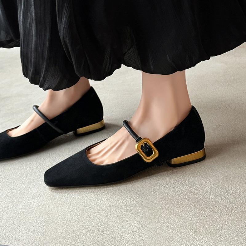 

New women s cowhide fashion single shoes round head low heel non-slip soft sole square heel sheepskin women s shoes wear small leather shoes in al 40 чорний