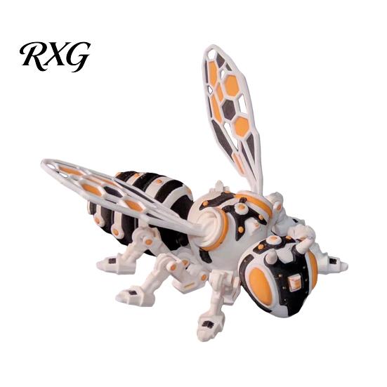 Creative Bookshelf Decoration 3D Printed Articulated Bee Figurine, Flexible Joint Fidget Toy with Keychain, Mechanical Futuristic Desk Accessory