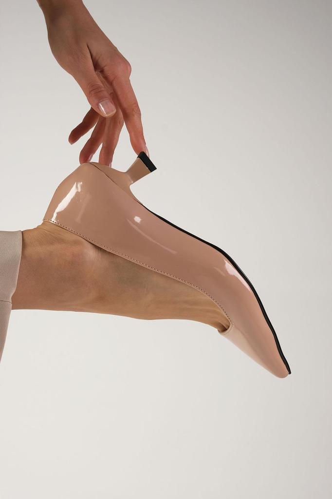 Damenmode-Klassiker-High-Heels-Carmen-rote Lackleder-Schuhe mit niedrigem Absatz