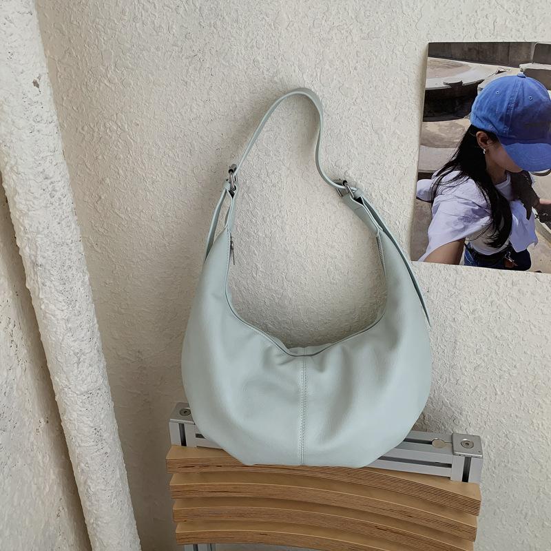 Korean Large Capacity Shoulder Bag Women Casual and Simple Crossbody Bag for Fashiable and Versatile Daily Commuting Bag