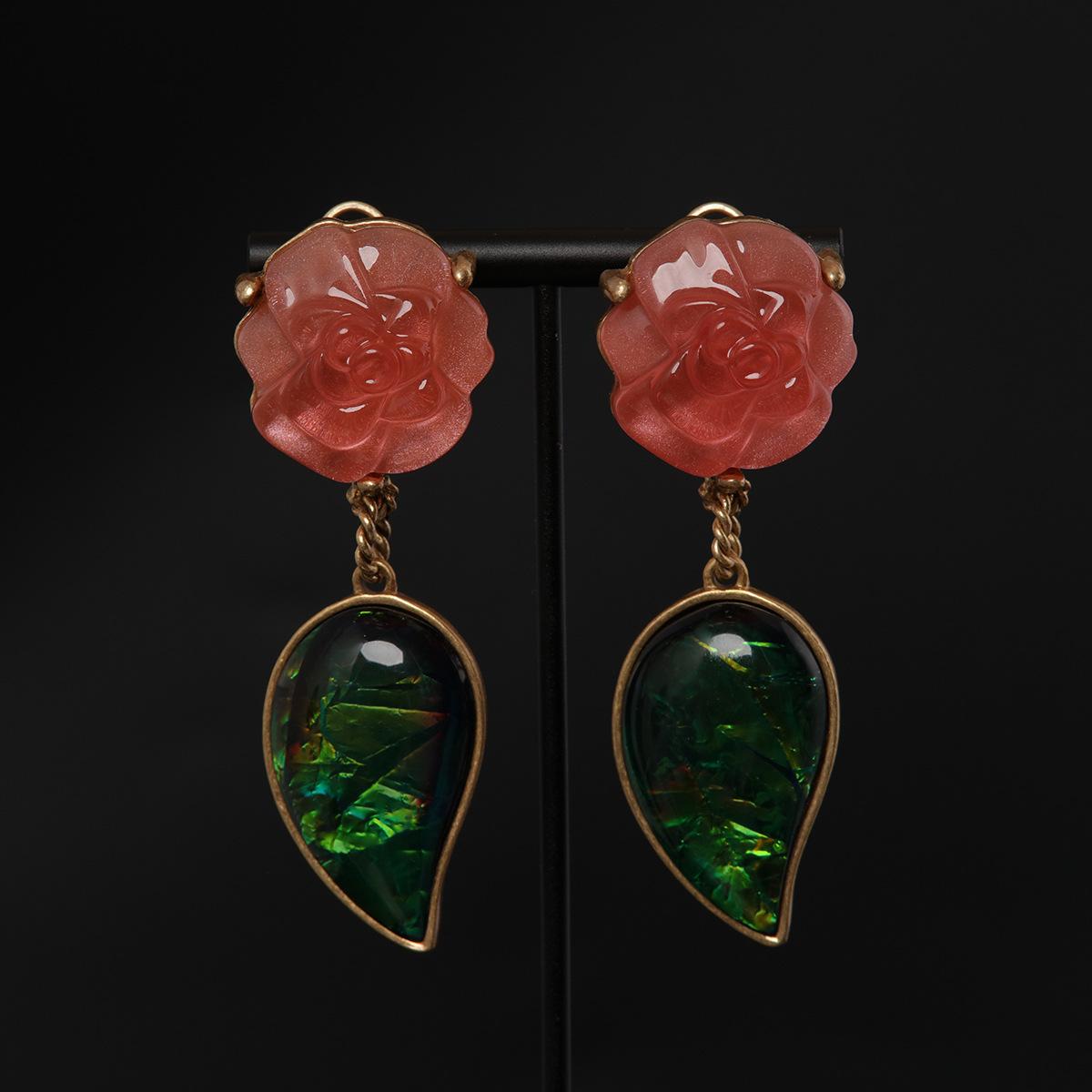 Medieval Vintage Premium Copper Gold-Plated Pink Resin Rose Colored Glazed Necklace Set