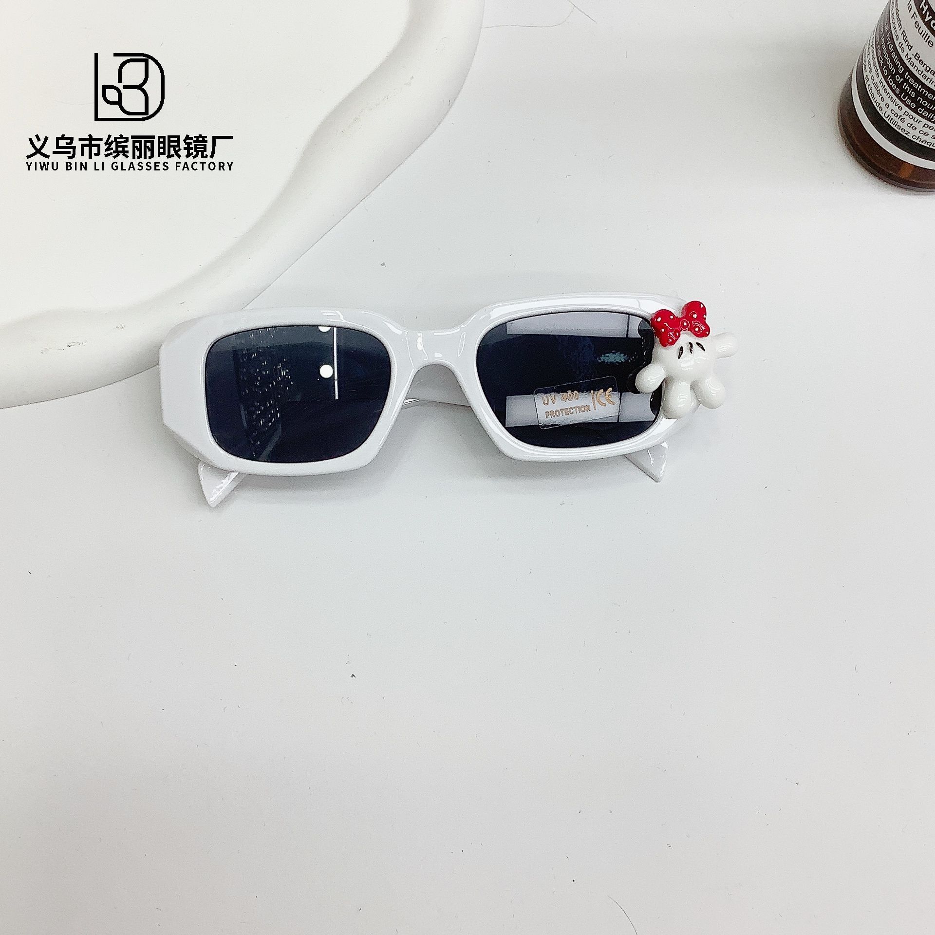 

Модные детские солнцезащитные очки в небольшой коробке своими руками солнцезащитный крем защита от ультрафиолета детские солнцезащитные очки модные детские очки