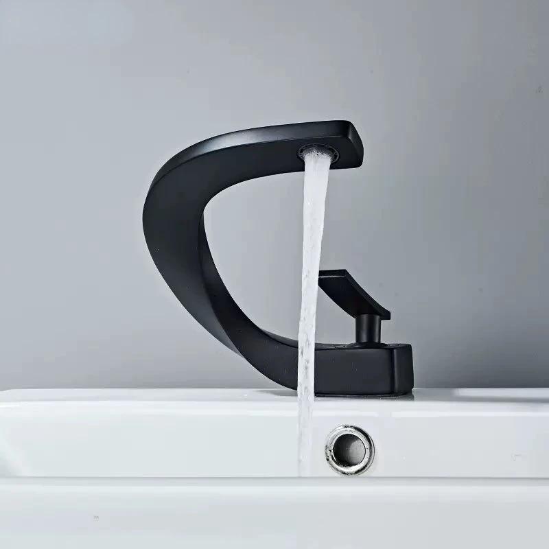 Rubinetto per lavabo da bagno in ottone Acqua calda e fredda Rubinetti per lavabo Creativo Lussuoso Rubinetto per lavabo Montaggio a ponte Torneira Banheiro Vintage