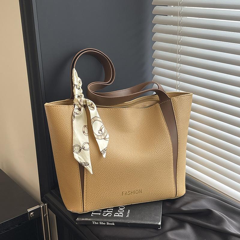 

Casual simple large-capacity bag women s new versatile fashion shoulder bag commuter tote bag хаки
