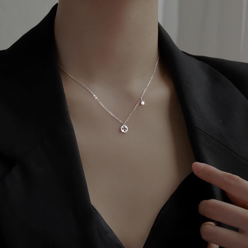 Clover Necklace Women'S Summer Lamp Luxury Niche Design Sense Clavicle Chain High Temperament Pendant Premium Durable