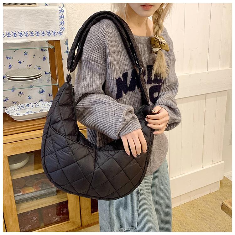 Autumn and Winter Cotton Clothes Rhombus Bag, the Trend of Large Capacity Shows Advanced.